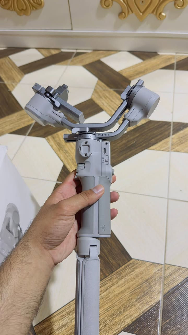 �

رونان احترافي من شركة DJI
الموديل: RS4 Mini
الحالة: نظيف جداً (نضافة 100%) استخدام قليل جداً

✨ المميزات:

* تثبيت احترافي قوي للفيديو
* خفيف وسهل الحمل
* أداء ثابت وبطارية ممتازة

📍 الموقع: البصرة – الزبير
🚫 لا يوجد توصيل (استلام يد بيد فقط)

💰 السعر: خاص

📞 للتواصل:
***********
(واتساب متوفر
