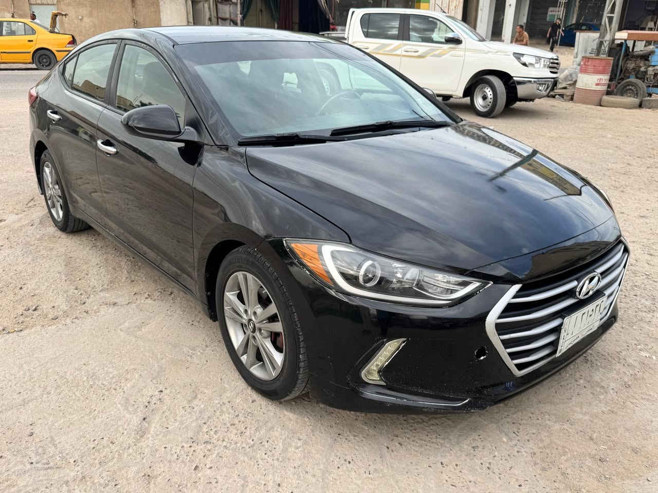 سلام عليكم النترا 2017 وارد امريكي حادثها جاملغ وبنيد محرك كير تبريد حداديه تخم تاير كله شرط سياره جاهزه وحلوه ماشيه 142 الف رقم مثنى حره بأسمي سعرها 118 وبيها مجال للشراي للاتصال ***********
