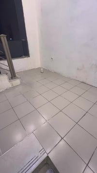 بيت للايجار طابق اول حي الخضراء مساحته 250 متر يحتوي على بلكونة ومدخلي...