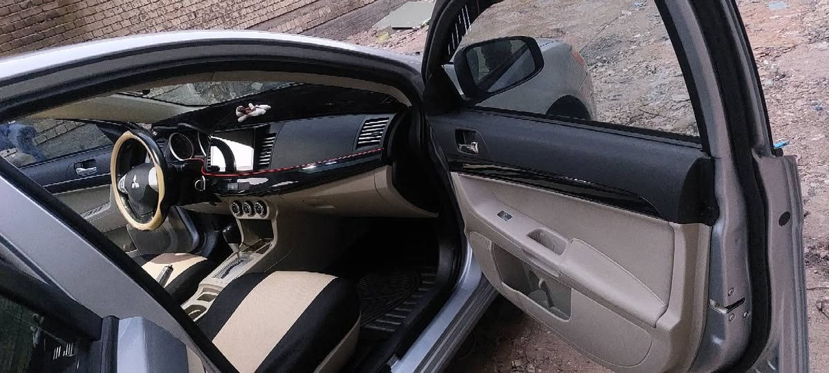 السلام عليكم اخوان لانسر قرش ١٦ مكفولة ماعدة بارد قبق جنطة الباقي كفالة ماشية ٥٥ حقيقي تحكم استيرن كامرة خلفية حساس خلفي رقم جديد بسمي رغم بغداد تخم تاير باتري جديد السيارة حلوة تجي وشوف ابعينك السعر١٢٥ مجال بصيط اتصل ودلل *********** ابو يوسف بغداد الدورة
