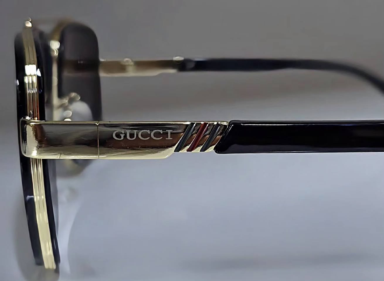 يا الله 
وصلتني نظارة #كوجي #مستعمل
مع جميع المرفقات الأصلية للنظارة
#بولورايز + #VU400
#السعر جداً مناسب 20 دولار فقط
100% حماية من الأشعة فوق البنفسجية
وحماية من الضوء الازرق
سوبر ماستر #أصلي


**إذا كنت صاحب هذا الإعلان وتريد حذفه لأي سبب، رجاءا أرسل رسالة إلى الدعم الفني**