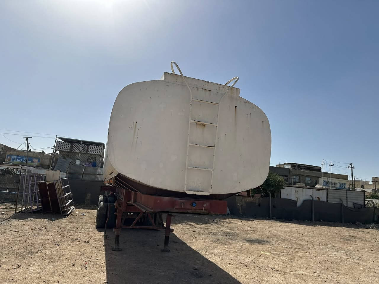 سلام عليكم من رخصة الادمن للبيع تانكي محمول تنكير ١٤مربع  واحد ١٤ دايري الاستفسار *********** مكان النجف الإشراف
