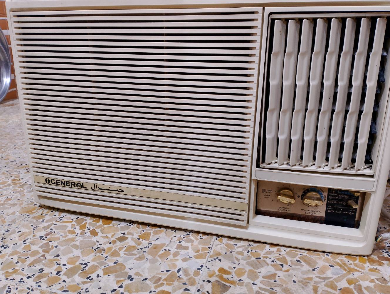 العنوان:كربلاء حي الوفاء مجاور البروج للديكور
المواصفات: مكيف جنرال تدفئة تبريدفووول نفس ما موضح بالصورة 
هل المكيف يحتاج إلى صيانة أو تصليح قبل الاستخدام؟: 
كلا لا يحتاج اي صيانه او تصليح
ما هو موقعكم في العراق؟: 
كربلاء
هل المكيف جديد أم مستعمل؟: 
مستعمل
شنو هي خيارات الدفع المتوفرة عند الشراء؟: 
عند الأستلام
هل توفر خدمة التوصيل أو التركيب؟: 
كلا