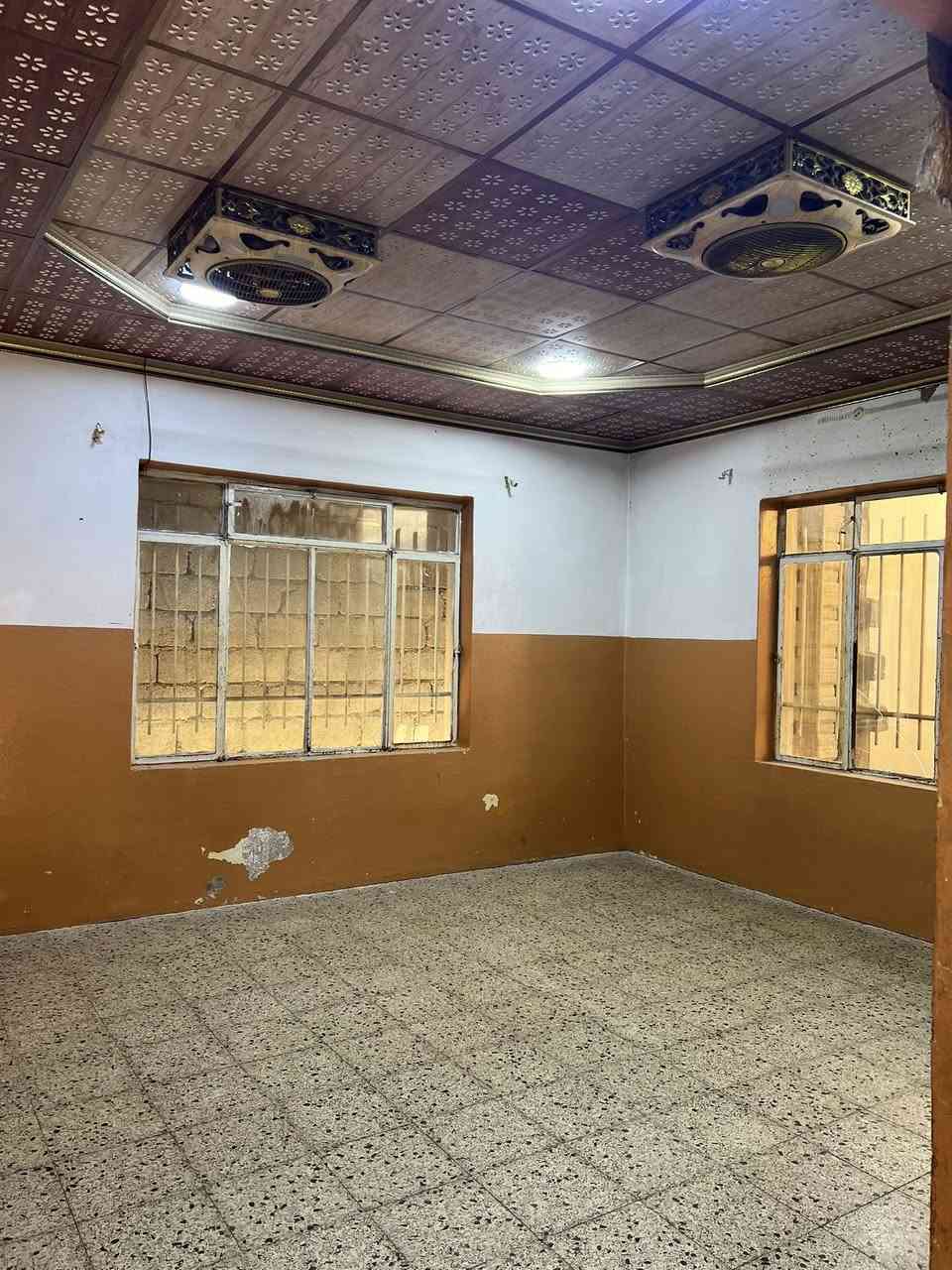 بيت للإيجار في حي الوحدة يصلح سكن للطلاب قريب لجامعة الحدباء غرفتين وهول + ومشتملات 
الاتصال :***********
***********
