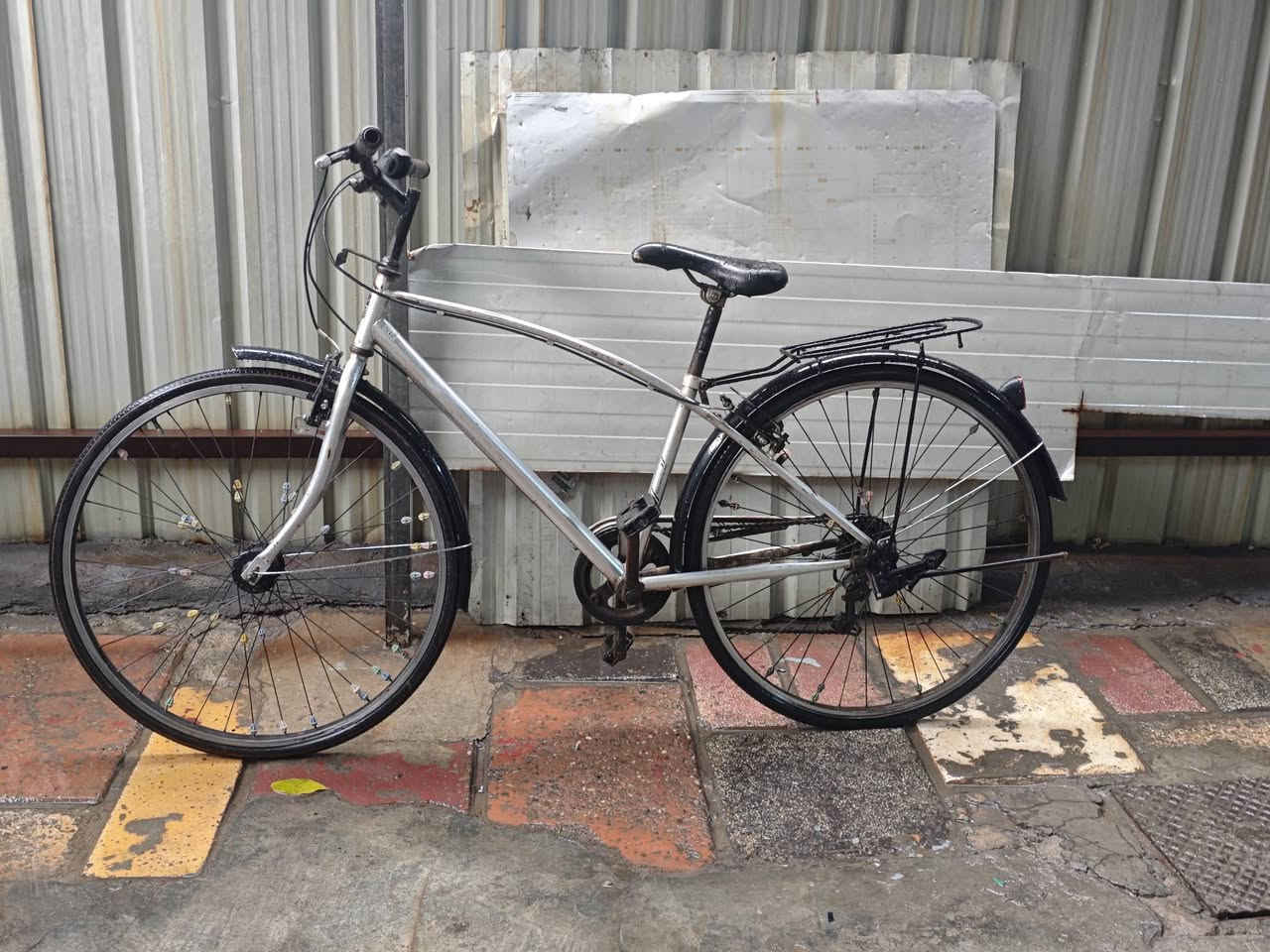 سلام عليكم بايسكل ياباني مسافات طويلة حجم 28
مابي نقص 
كير 6 نمر 
بطيخة ويل امامي 
سعر 75 بي مجال جدآ قليل حك الجية
للتواصل ***********
مكاني البياع الرسالة الثانية
