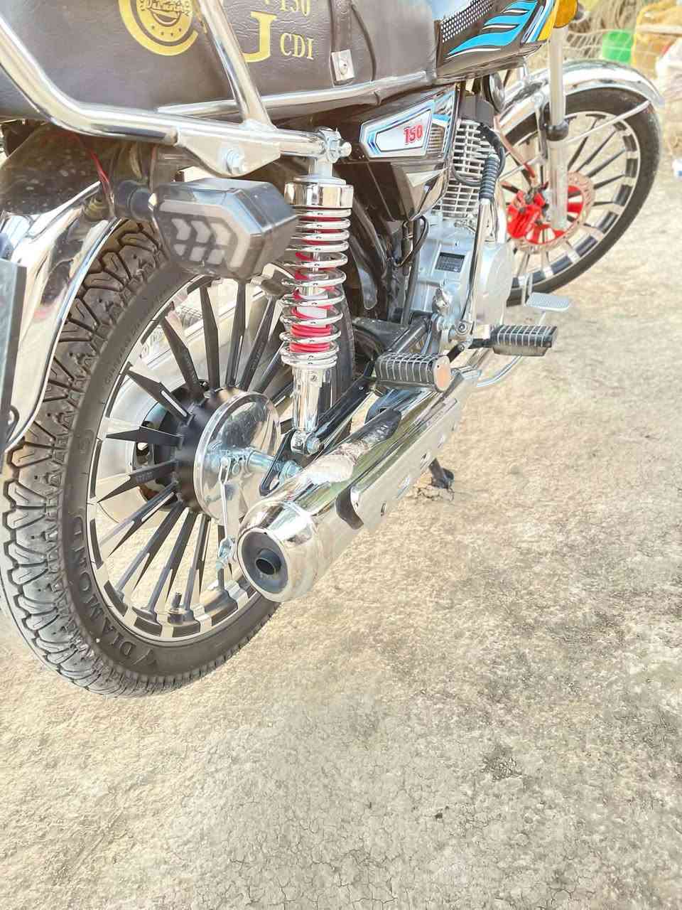 سلام عليكم  دراجه سيفان للبيع موديل 24 شكل 25 مكفوله كفاله عامه أوراق استفسار اتصال 📞 على رقم ***********
