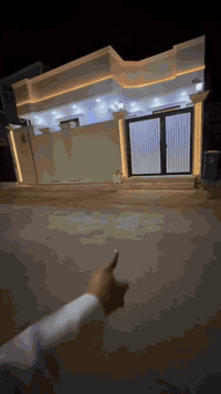 سلام عليكم دار سكن  المساحه155متر  للبيع  معه الأثاث 
العنوان شط العرب نهر حسن شارع تبليط عشره متر 
نوع العقار طابو سند 25 وكاله نسخه من طابو 
سنه البناء 2025
ديوان زائدصحيات خارجه 
مطبخ 
غرفتين نوم 
صاله كبيره مناور عدد 2
صحيات داخليه 
بيتونه 
السعر 145قابل للتفاوض 
الاتصال ***********احمد
