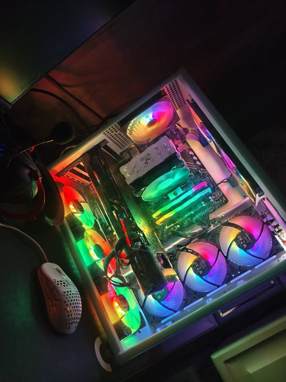 Cpu:Cor i5 14400f
Gpu:Rx 6900xt 16g
 Ram:(32) DDR5 6400mhz T-force
Motherboard: B760 DS3H DDR
Case:Gamemax Rgb
Storage:1TB m.2
شاشة ايسر 165h fhd
مكاني بغداد 
***********
