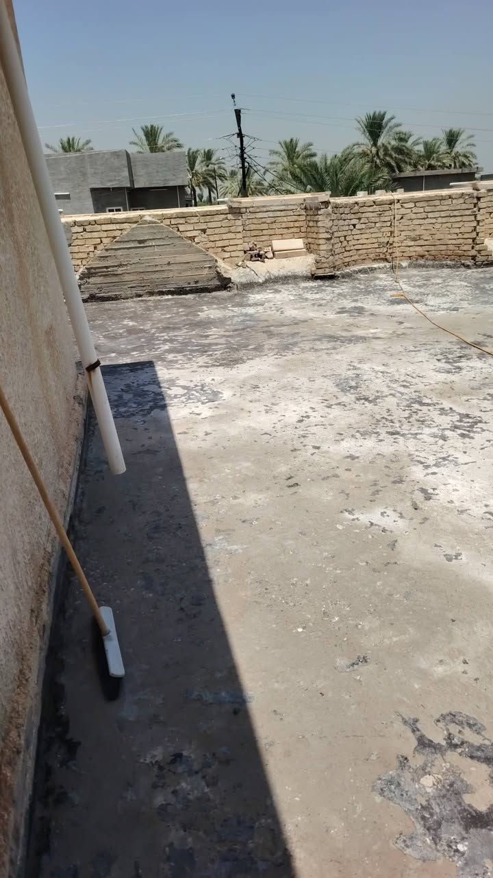 تم إنهاء عمل تنضيف السطح من الزفت وغسل وعمل ماده عازلة للسطوح مقاوم للمياه والرطوبة وعازل حراري للاستفسار على الأرقام التالية ***********او *********** ان شاء ينال اعجابكم
