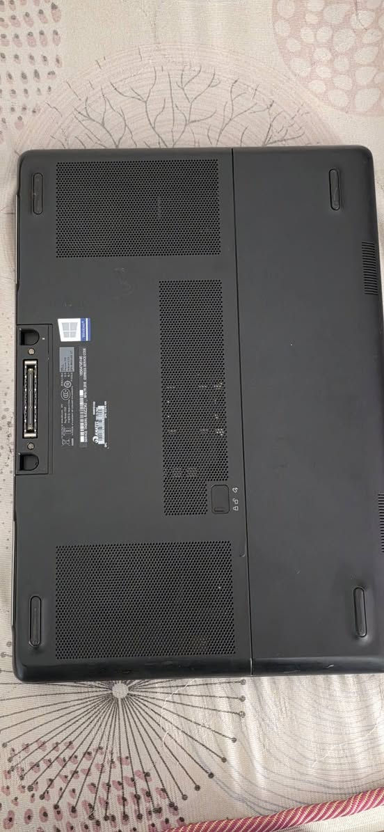 محطة العمل Dell Precision 7520-  (Workstation) - نظيف ومواصفات قوية للمصممين والمهندسين
-------------------------------------------------------------------------
-- لجماعة الهندسة : يشغل برامج مثل (AutoCAD, Revit, 3ds Max) ومجرب و سلس بدون لاگ و تقطيع.
-------------------------------------------------------------------------
-- لجماعة المونتاج :  يشغل برامج ادوبي و دافنشي و حسب تجربتي انطي جيد جداً حتى تتعلم بي هاي البرامج و هاي اثقل برامج مونتاج اما كابكات و غيره ممتاز جداً للعمل
-------------------------------------------------------------------------
المواصفات تعتبر جداً مناسبة لسعرة و هي : 
-------------------------------------------------------------------------
المعالج: Intel Core i7-6920HQ (فئة HQ القوية جداً بالأداء) و هاي الفئة هي الاقوى بهذا الجيل 
-------------------------------------------------------------------------
الرام: 16GB DDR4 (سريع جداً بالعمل المتعدد).
-------------------------------------------------------------------------
كارت الشاشة: منفصل احترافي NVIDIA Quadro M2200 بسعة 4GB فعلي (بالرغم من ال 4GB بس هاي الفئة مخصصة للمهندسين و الممنتجين او المونتير) يعني اقوى من هواي كروت بنفس السعة.
-------------------------------------------------------------------------
الهارد: 512GB SSD (سرعة بنقل البيانات).
-------------------------------------------------------------------------
الشاشة: 15.6 وضوح ممتاز ( 60Hz )
-------------------------------------------------------------------------
المنافذ: يحتوي على كافة المنافذ (HDMI, USB 3.0, Type-C, Mini DisplayPort)  -- يعني تكدر حتى تخلي كرت شاشة خارجي.
-------------------------------------------------------------------------
قابل للتعديل : اضافة رامات و تخزين و كرت شاشة
------------------------------------------------------------------------- 
السعر : 575 الف و بي مجال 
هذا دبابة عمل بالنسبة لسعرة 
اكو توصيل لكل العراق.
-------------------------------------------------------------------------
و عندي عرض يرهم للمهندس و الطالب و المونتير هم تگدر تاخذ وياة تابلت مستخدم 
Honor pad 10 papermate
يجي وياة كيبورد و قلم اصليات
 
اللابتوب و التابلت بسعر: مليون و خمسين الف 
و التوصيل مجاني 
-------------------------------------------------------------------------
للتواصل 
واتساب : ***********
انستقرام : 9999x09
تليجرام : @ghost_01000111
ماسنجر موجود .
