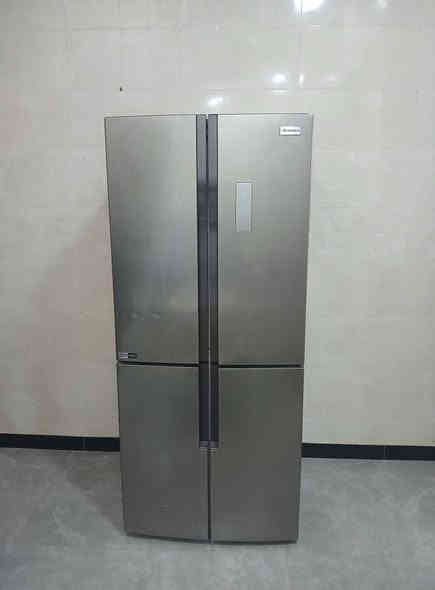 ثلاجه نضيفه حيل جوه مجمده وفوك ثلاجه شغاله فول تبريدها سعرها قفل 250
رقمي ***********
