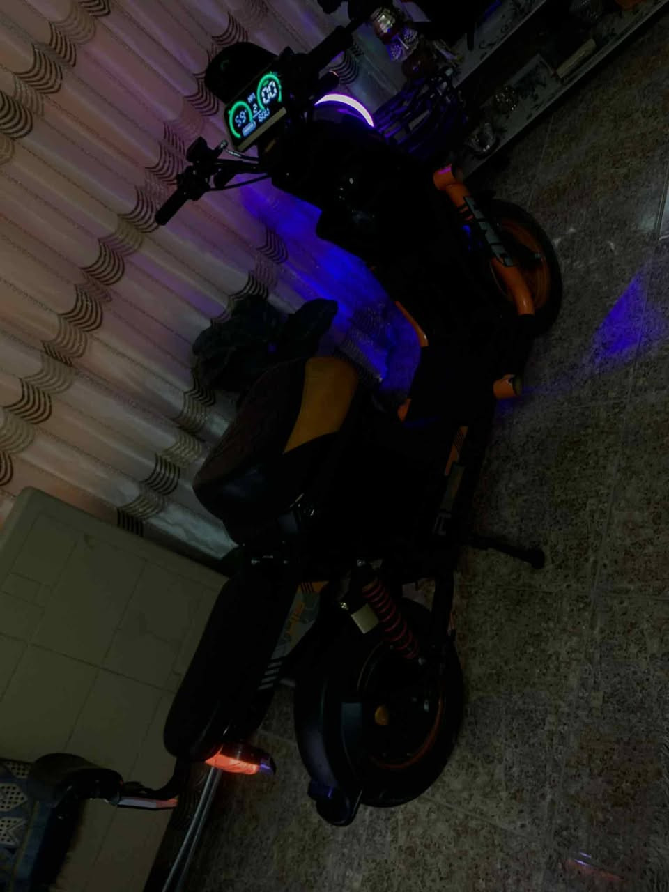 سلام عليكم لبيع x900 سعر 400 وبي مجال 
موصفات معروفا 
اشاير لايتات كلو شغال ما بي اي نقص 
نضافه 90%. كله شغال 
بريكات هيدروليك وره وكدام 
ملاحضه/الدرع الي بل صفحه مضروب ستيكر موضح بل صوره 
5 بطاريات.  ما مضروبات رقمي ***********
مكاني مزارع زيونه الي يم الشلالات
