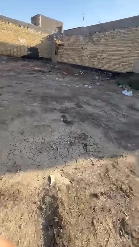 سلام عليكم قطعه للبيع المساحه 100 مربعه ركن قريبه على شارع مكان طويريج جمعيه يم المستقبل ***********
