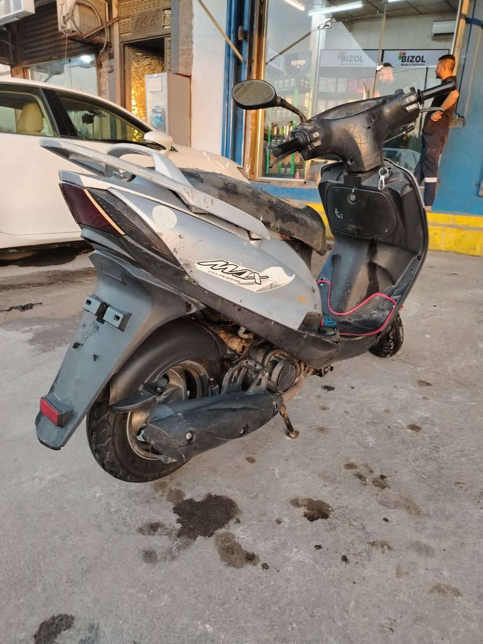 سلام عليكم 
ماكس ١٤٠للبيع مابيهه نقص سلف وهندر بكل وكت مكينه خرسه كلشي شغال بيهه بس بيهه ونه بل اكسل خفيفه مكاني بغداد الدوره السعر 350وبيهه مجال بسيط للشراي وهذا رقمي ***********
