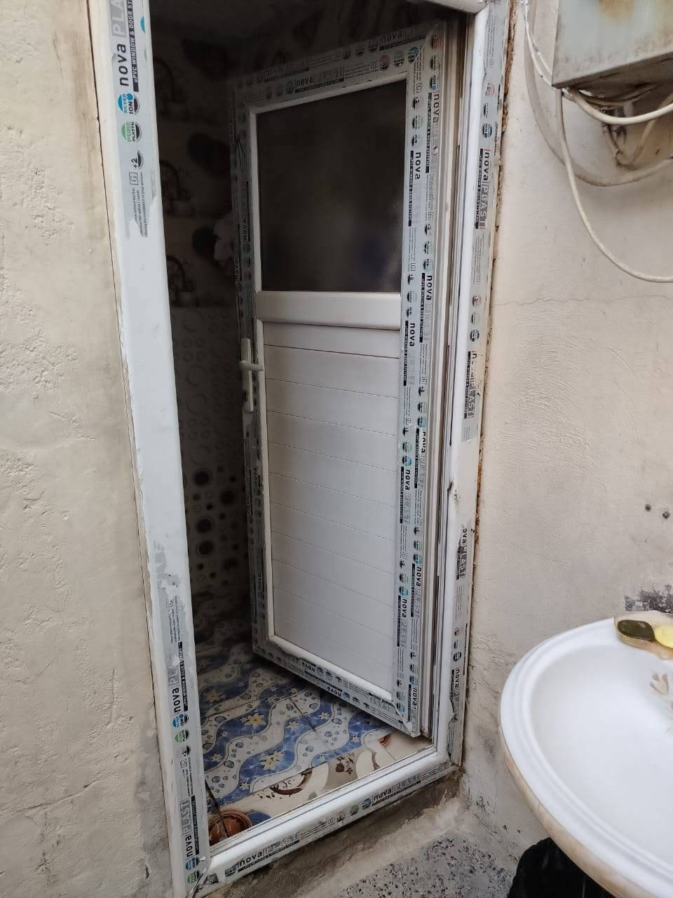 🔴🔴 دار { للبيع } النجف الأشرف 🔴🔴
                {حي النداء }
                { طابو صرف }
--------------------------------------------------------------------------
المساحة    { 70 متر واقع حال, 50 متر في السند }
السعر        {   40 مليون  }
الموقع      { مقابل طاقة كهرباء النداء }    
رقم العقار {  ***59  }

--------------------------------------------------------------------------
يتكون من طابق واحد، صاله + استقبال +
مطبخ + صحيات داخلية وخارجية + غرفة نوم.
--------------------------------------------------------------------------
ملاحظة// المنزل اساس صب + الداخل بناء ممتاز ، والسقف عكادة، ركن عرضي
--------------------------------------------------------------------------
للاستفسار الاتصال على الرقم
التالي { أو } الاتصال على الواتساب
 { أو } زيارة المكتب   
  
***********
‏‪***********‬‏
--------------------------------------------------------------------------
موقع المكتب  :
 اضغط على الرابط المثبت في السيرة أعلاه // الفرع امام عمود ٥٤، امام الجوهرة مول 
--------------------------------------------------------------------------
تريد تبيع بيت او عرصة اتصل
على الرقم المثبت في البايو او مراسلتنا
 عن طريق الصفحه او اضغط على
 الرابط
--------------------------------------------------------------------------
 https://www.facebook.com/share/1E1onzQt66/

