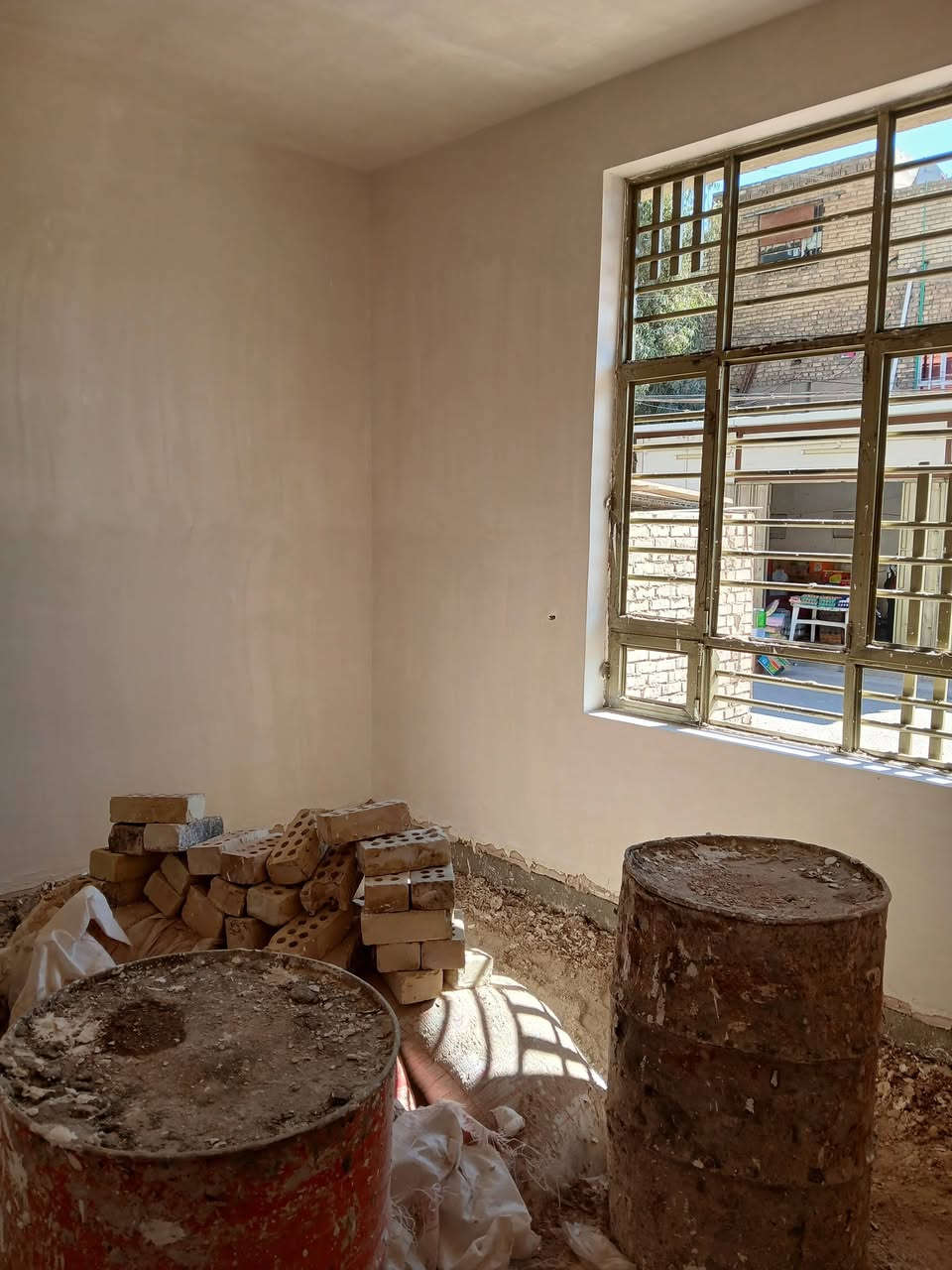 خلفه جص وبورك حالين متفرغ ***********
