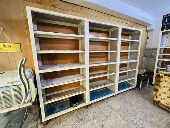 رفوف عدد 5 

وميز 

وجام خانه العرض 250 والأرتفاع 240

اي ستفسار عل ارقام 

***********

  ***********

﮼الموصل الرشيديه
