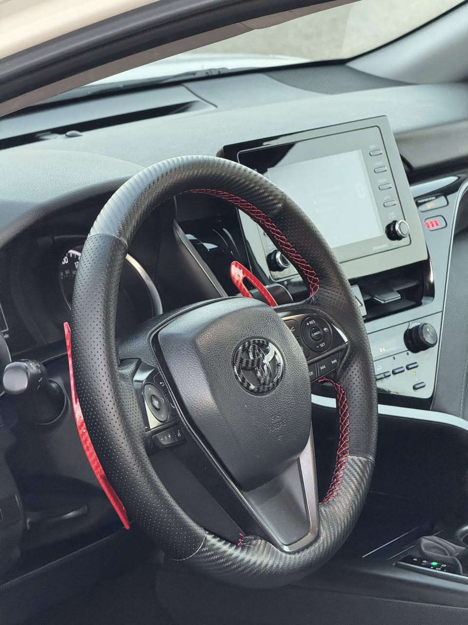 كامري موديل 2021 SE مواصفات 
100 الف ميل ماشي 
مواصفات امريكي 
 رادار وكشن  كهربائي  و  شاشة و كاميرا و حساس 
 وتحديد سرعة 
قطعتين تبديل 
جاملغ سكن تبديل بلادي 
بنيد تبديل تجاري 
بدون ايرباك 
نظافة سيارة 90‎%‎ 
سيارة حيل نظيفة 
السعر / 208 او بيه مجال قليل 
رقم سليمانية هزة براد سنوية كلها جديد 
كير محرك شرط 
موقع / كركوك 
استفسار اكثر / ***********
