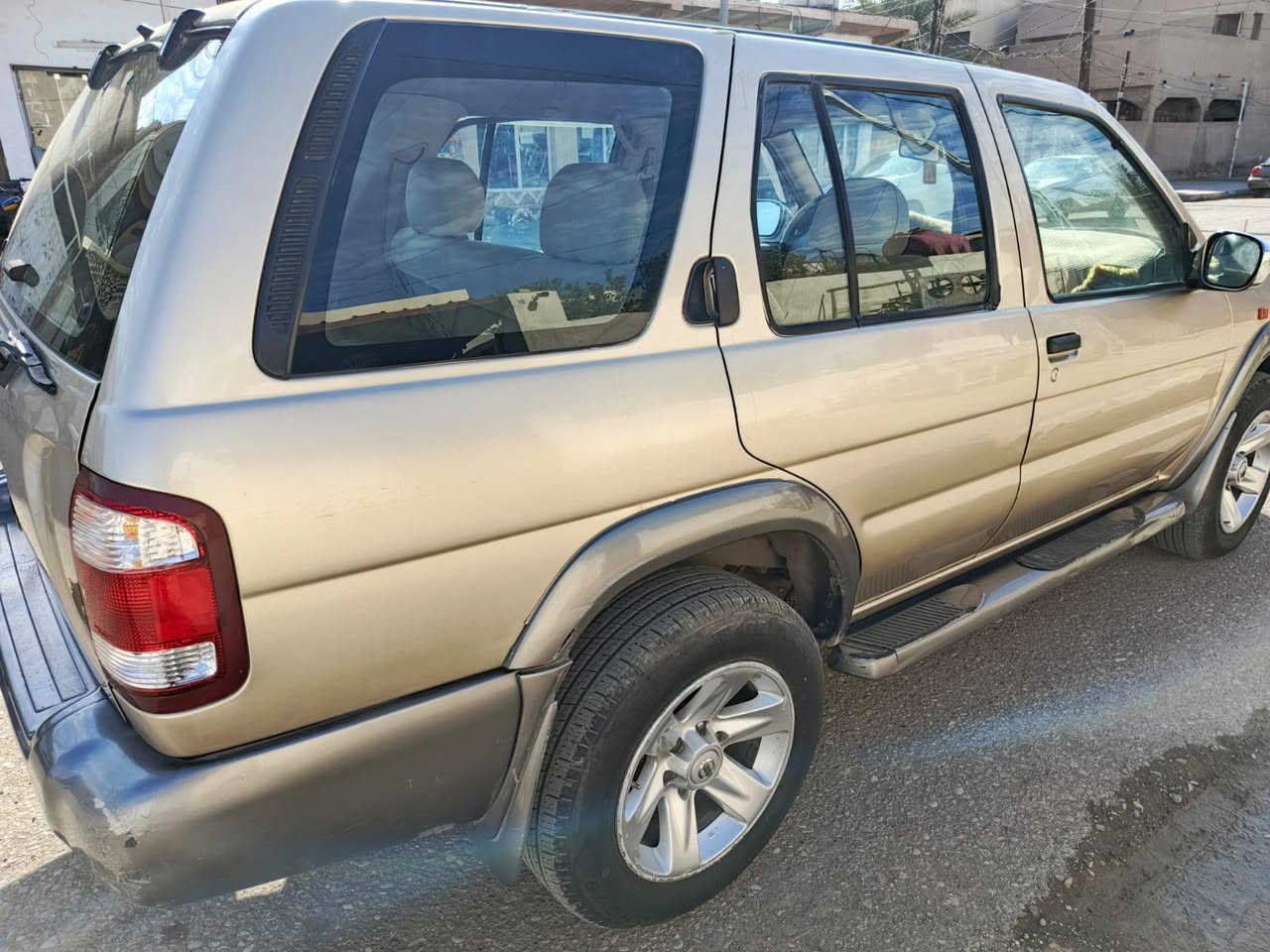 ٢٠٠٢ محرك ٣٣٠٠
 تخم تاير  كير محرك بشرط 
تبريد.  كهربائيات كلها شغاله 
صيغ عام اثر جراد  سياره خير من الله. ٧٥ وبيها مجال 
*********** 
رقم بغداد
