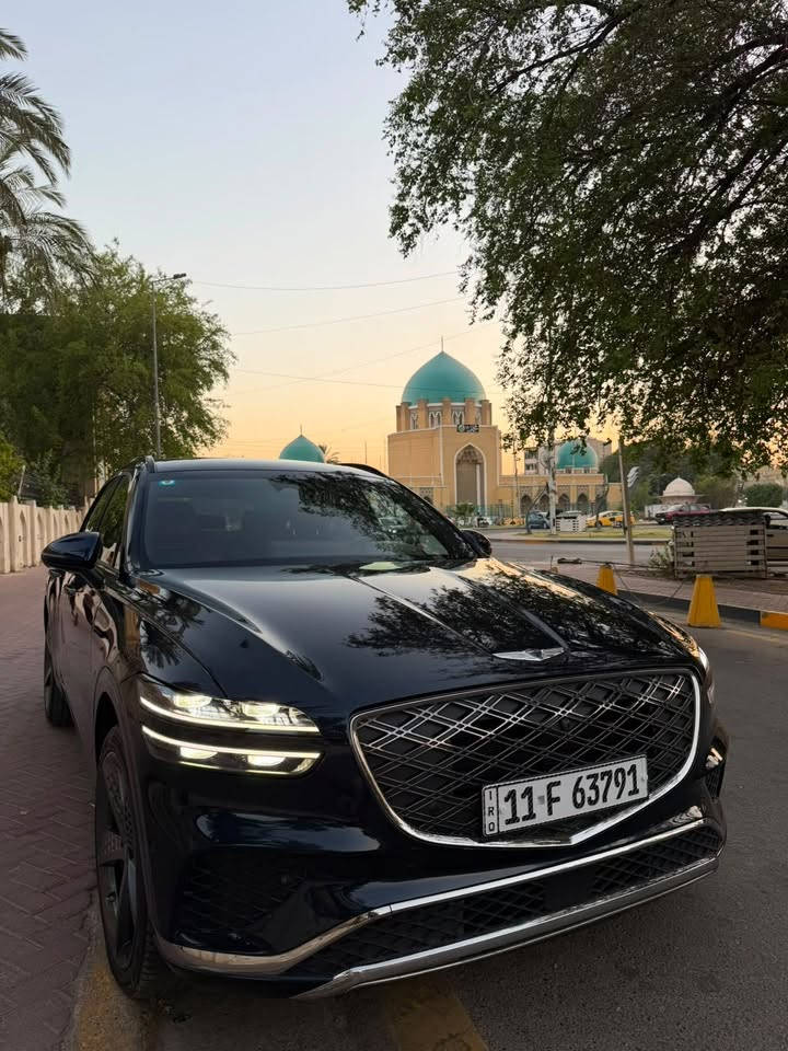 السلام عليكم.                         هونداي جنسز  2023
GV70 برستيج اعلى فئة 
ماشيه 56كيلو متر فقط
مكينه 2500
تتميز فئه البرستيج ب اعله موصفات والرفاهيه 
مقاعد جلد نابا مع تتفئه وتبريد 
تحكم كهربائي كامل المقاعد 
الكاميرات محيطيه 360درجه
رادارات امامي خلفي تلقائي الحماية من التصادم
نظام فرملة الطوارئ الذاتية عند الطوارئ
ونظام مراقبة النقطة العمياء في المرايا 
مع عرض الكاميرا في لوحة المسار
ميزة ركن السيارة والتحكم بها والتقديم والتأخير 
عن بعد باستخدام ريموت السيارة الذكي.
النظام الصوتي: نظام عالي النقاوة من شركة Lexicon 
مكون من 16 مكبر صوت لتجربة صوتية محيطية. 
سياره بيه موصفات هواي ما ذكرته 
فتحة سقف بنورما
  صندوق ذكي عند لاقتراب 
خازن ميموري 
نضام ترحيب عند الاقتراب 
عدادات ثيم متغير حسب وضعيت القياده 
انضمه قياده متعدده 
لايت تفاعلي 
اوتو بارك 
شفتات بل مقود 
الحادث جاملغ خلفي والباب
البنيد  مبدل اثر شخوط  سونار موجود وياها وصور الحادث
عنوان سياره بغداد الاعظميه
السعر...25.000$ مجال بسيط 
 ***********
