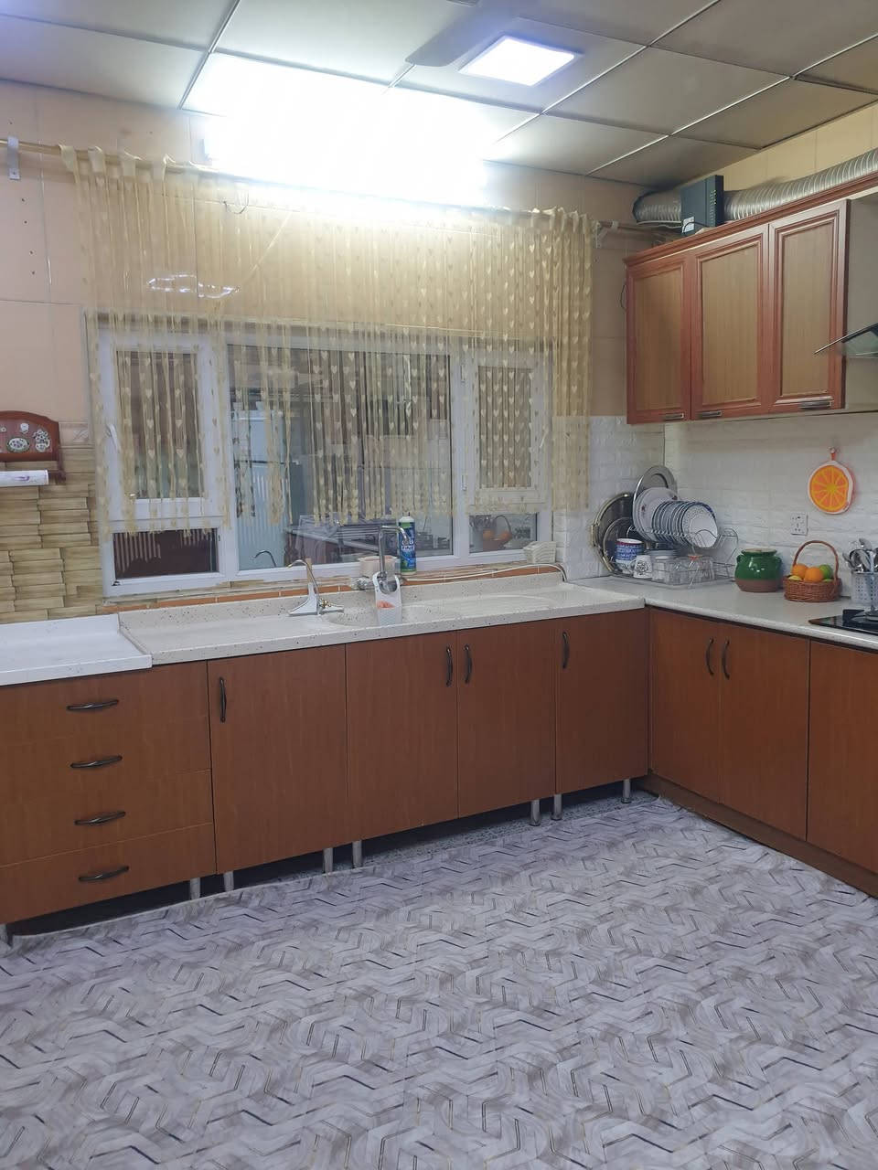 ئەم کەوانتەرە بۆ فرۆشتن لە سلێمانی -  کانی با  ٧٥٠  هەزارو معامەلە تەباخ و سەلاجەی لەگەڵ 
نیە
بۆ پەیوەندی ***********
