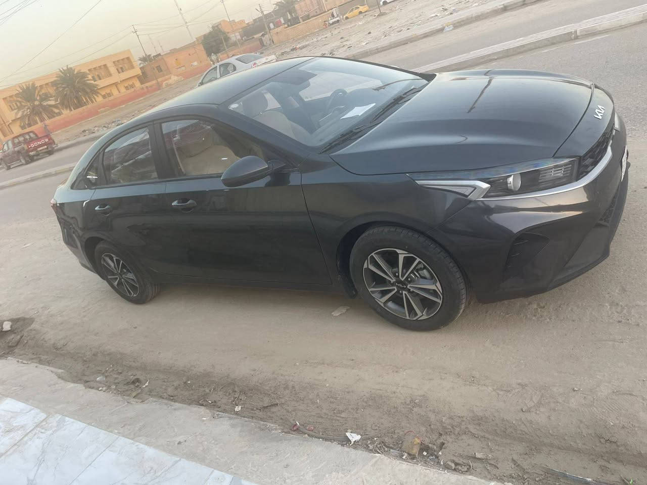 سيراتو موديل 24خليجي ماشيه 26الف نص فول محرك 1600دوش رقم شهداء مثنى بيه قطعتين رش ولباقي مكفول سعر 148 وبيه مجال مكانه سياره سماوه قضاء الخضر متواجد عل واتساب ***********
