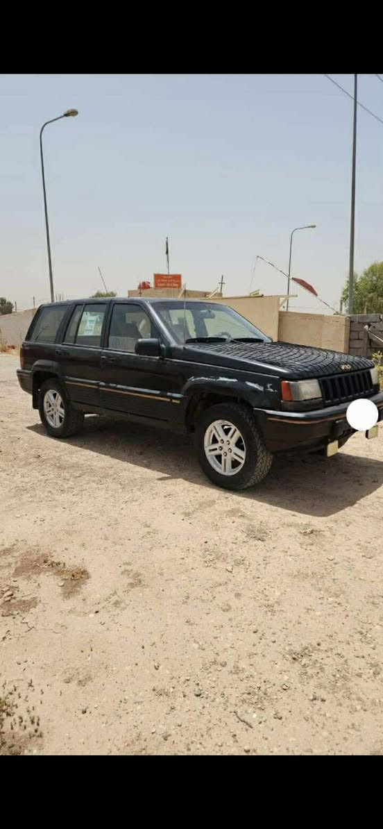 السلام عليكم سياره مراوس جاهزه كير محرك مفكفول مابيها ضربه سنويه جديده رقم انكليزي جديد عنواني بغداد ***********
