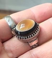 خاتم مبارك • عقيق جزع يماني • صياغة ثقيلة