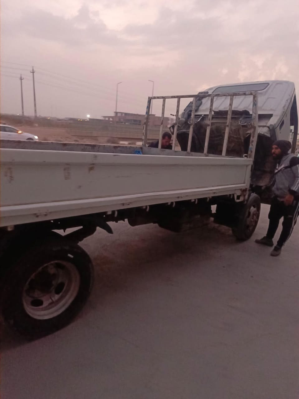 السلام عليكم 
كنتر مستبوشي للبيع 1997 
السياره نضيفه وحلوه ( محور) 
طول البدي 4 أمتار ونص للأستفسار اكثر ***********
المكان ناصريه
