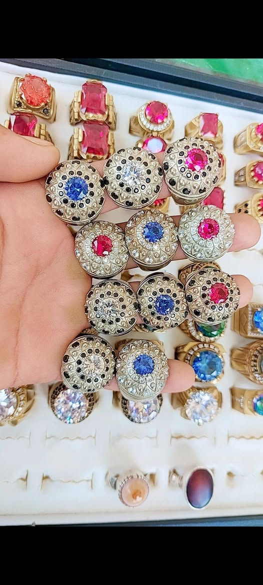 (للبيع قطعتين ب 30 مع التوصيل) خواتم مجوهرات رجالية صياغة القالب نحاس ابيض ونحاس اصفر احجار موزنايت زارگون ياقوت احمر حجر اصلي ويدگ بالجهاز فول الي على باب الله ويريد جملة يراسلني خاص ويتدلل.


**إذا كنت صاحب هذا الإعلان وتريد حذفه لأي سبب، رجاءا أرسل رسالة إلى الدعم الفني**