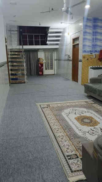 دار للبيع مساحته 250متر على طريق المعاره مقابيل سيد جواد يبعد عن شارع العام 100متر بناء حديث طابوك وصب كونكريت متكون 
غرفه نوم عدد2,   5*5
صاله 4*9
مطبخ 5*5
استقبال 4*8
مجمع صحيات داخليه وخارجيه 
سعرها 85وبيها مجال 
أي استفسار الاتصال على الرقم التالي 
***********
