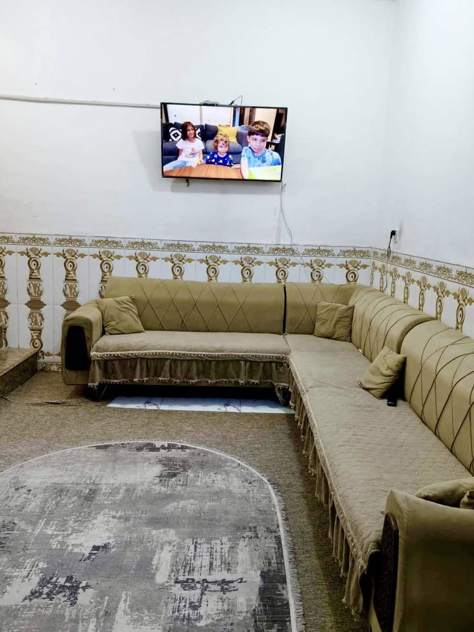 #إعلان رقم (190)

       // دار زراعي للبيع المكان الـ معالي //
 
#التفاصيل 

 الـ معالي قرب مدرسة الخلود 
سنة البناء  _2021 _
طابوك سقف عكادة  
عرض الشارع _7 _م _ قريب لشارع الرئيسي 
مساحة_ ١٠٧ _ م _ واجه 8 ونص _ م

يحتوي على غرفه وبراني وصاله ومطبخ وصحيات  داخليه و خارجية ومنور وطارمة 
الارضيه بورسلين 
وجدار سيراميك وابياض 
السطح صبه ارتفاع _10_ سم معمول علىه ايزوكام

#ملاحضه(( السعر ٢٣ وبي مجال ))

#الاستفسار اكثر مراجعة مكتبنا او مراسلة الصفحة او الاتصال على الرقم ادناه 

#العراق _ السماوة _حي العسكري _ قرب جامع الامام علي (ع)

#رقم المكتب_ ***********_سيد ولاء
                         _ *********** _ابو حسين                                                  
 
              #الخارطة للاستثمار العقاري #
                         _خدمات عقارية_
