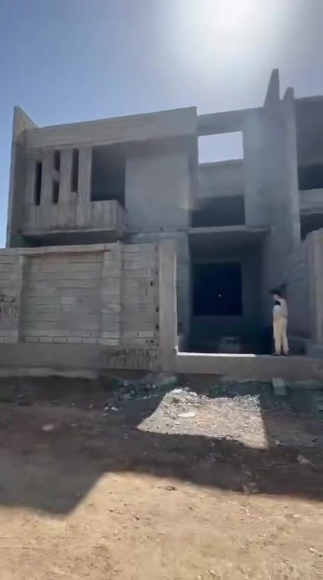 هيكل للبيع 
طابقين بناء حديث 
مساحة ٢٠٠م
موقع حي بدر قرب مدرسة شهيد عباس
السعر ٦٥وبي مجال
للاستفسار ***********
