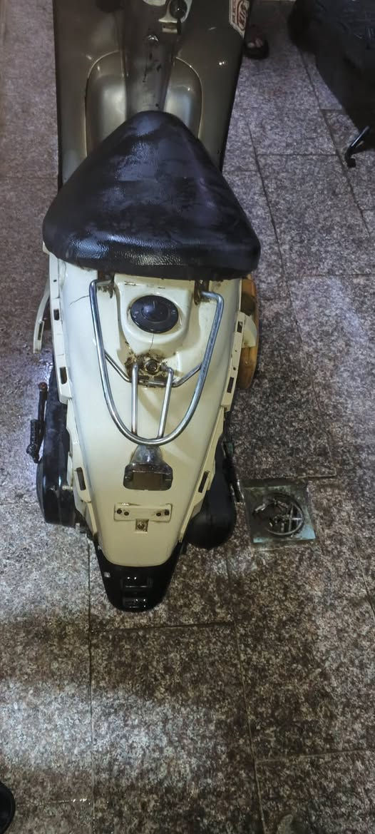 سلام عليكم دراجه كلاسك نكره سلف . كهربائيات شغاله كامله . مكينه خير من الله . نقصه بس الصفاح . السعر 190 . مكاني بغداد الشعب رقمي ***********
