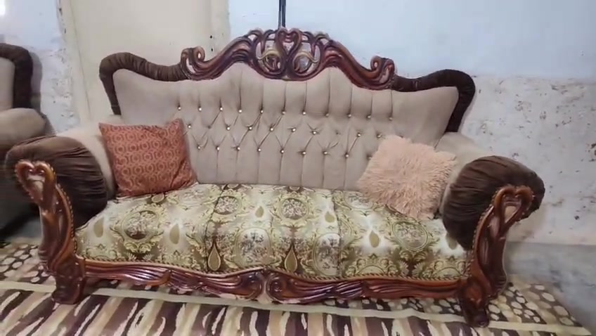 تخم للبيع درجة اولى نضيف كلش 10مقاعد السعر450الف مكان بغداد الزعفرانيه شارع المستشفى ‭٠٧٧٠ ٤٣٦ ١٦٨٤‬
