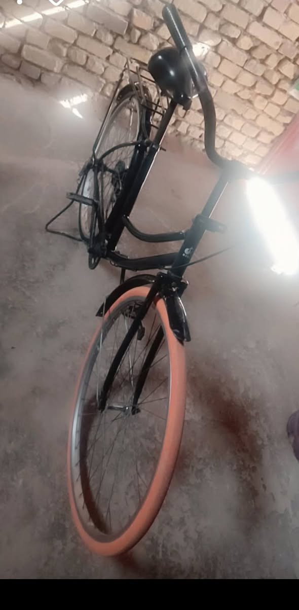 سلام عليكم بايسكل نضيف حجم 26السعر 70وبي مجال الرقم ***********-***********
