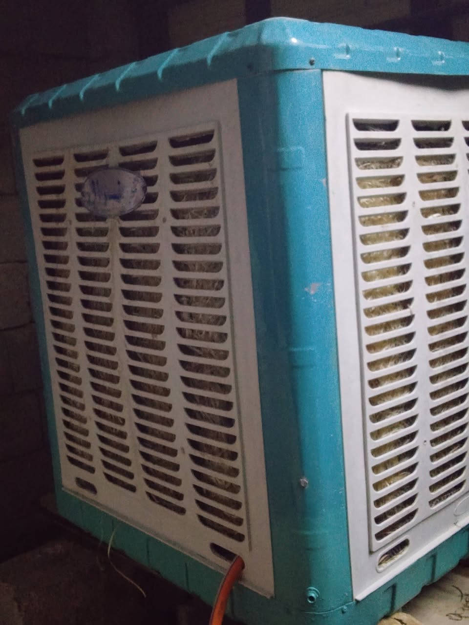 مبردة شغاله حجم كبير نضيفه سرعتين السعر 80 وبيه مجال العنوان حي اور سبع قصور الاستفسار عالرقم ***********

