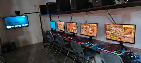 من رخصة الأدمن
------------------------------------
حاسبات للبيع الي يحب يطور من الكوفي مالته ويضيف مجال للكيمنك والتدخين ويدمجهم
------------------------------------
١٠ حاسبات + ١٠ شاشات حجم ٢٤ FHD نوع هايسنز
يوبي اس اونلاين 3kv عدد ٢ (يعني يطول ساعه) اذا نقطعت الكهرباء عندك
جهاز Lan مع خاصيه الانترنت + ميزين طوله ٤ أمتار والعرض ٥٠سم
------------------------------------
الحاسبات تشغل الألعاب الجماعيه
------------------------
١- كاونتر 1.6
٢- كاونتر سورس
٣- كال أوف ديوتي ٤
٤ - كال أوف ديوتي زومبي
٥ - كال أوف ديوتي ٦ إلى الجزء ٩
٦ - مدل اوف هونر بكل أجزاء العبه
٧ - جنرال زيرو اور
٨ - جي تي اي V بجميع أجزاء اللعبه
١٠ - سترونك هولد
١١ - عاصفه الصحراء
١٢ - بلور
------------------------------------
سبب البيع عدم التفرغ
------------------------------------
 للاستفسار يرجى الاتصال على هذا الرقم
***********
