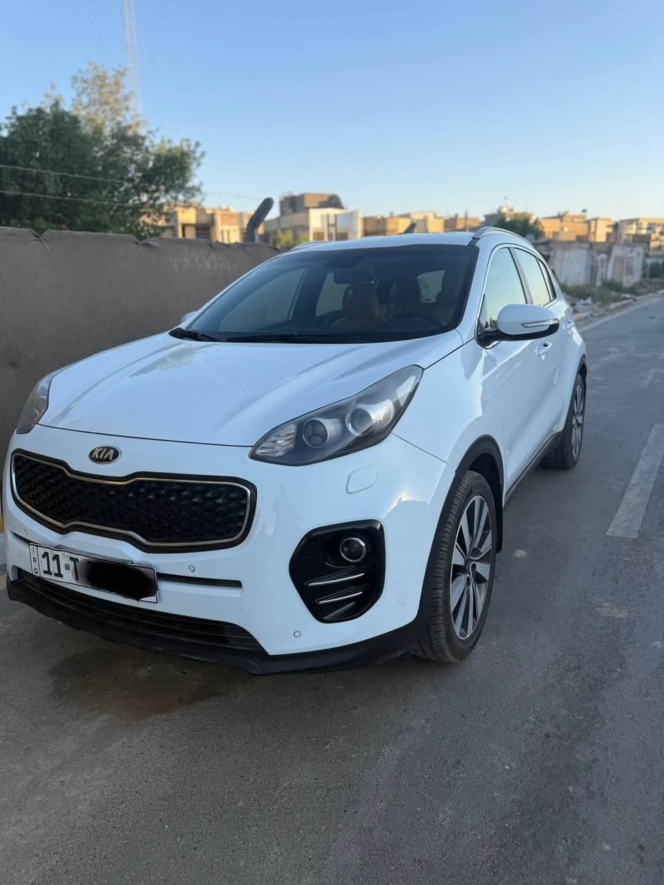 للبيع كيا سبورتج 2019 خليجي
مواصفاته 
بصمه تشغيل + ابواب 
قطعتين تبريد 
أشاير بل مري 
مري شفط 
كامره خلفيه 
حساسات اماميه وخلفيه 
زراك لايت 
تحكمات مقود 
سايد بريك دكمه 
نظام ترحيب 
ثلاث انظمه قياده 
ويل كب جبير 
مانع انزلاق 
السياره رقم بغداد انكليزي هزه وسنويه جدد 
السياره ماشيه 57 km حقيقي شرط الفحص 
السياره جاهزه بدون اي نقص 
مكفوله بدون قطره صبغ بيها شبر بارد 
بل باب  الباقي جديد ومكفول 

السعر /185 ورقه وبيها مجال بسيط 
مكاني / بغداد - هياكل الغزاليه 
للاستفسار/***********
