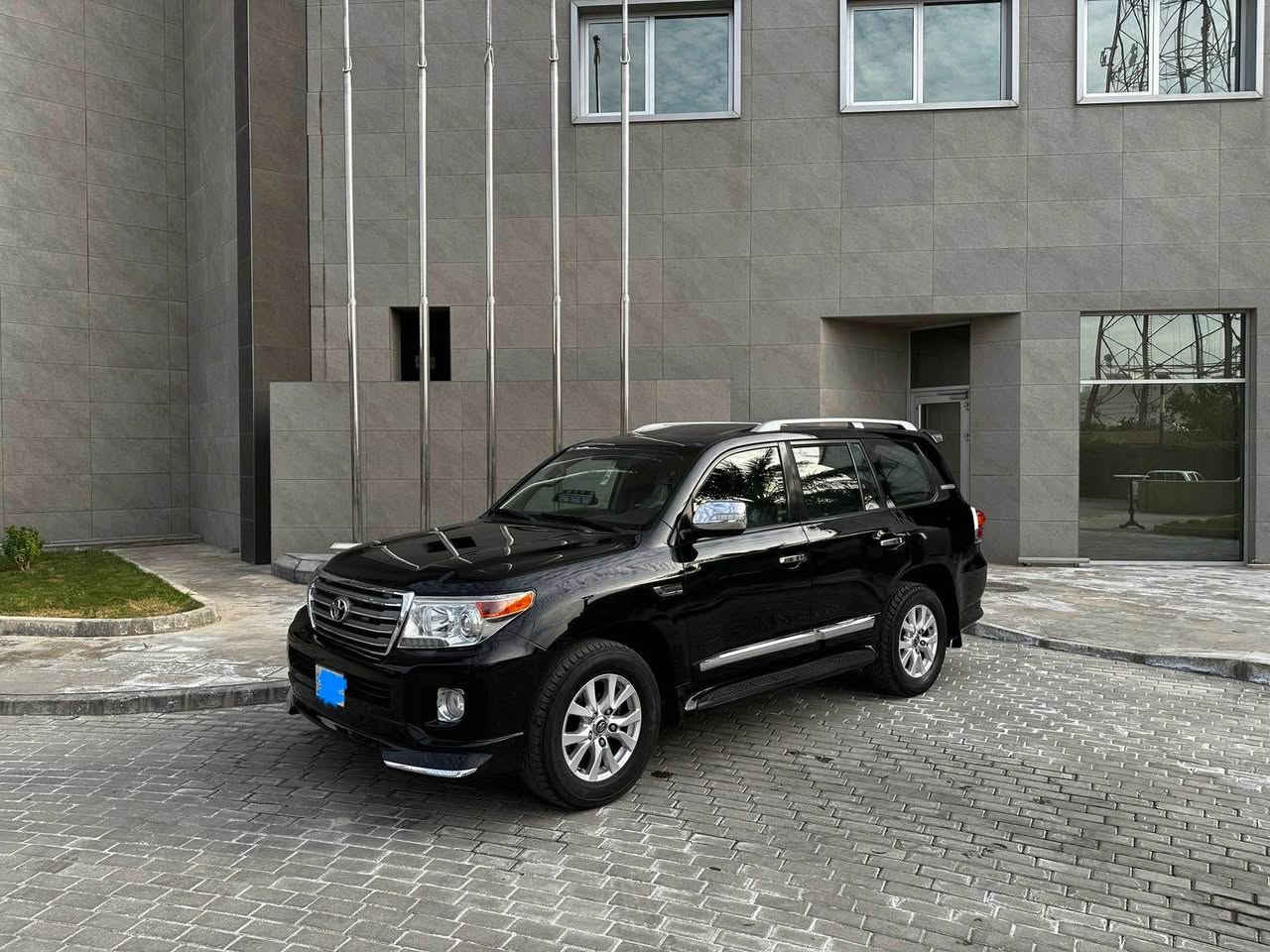 السلام عليكم 
لاندكروز جكساره 2009 رقم بغداد بسمنه محرك 8سلندر 
بيهه 3قطع صبغ والباقي كفاله السياره جاهزه من كلشي كير محرك حداده تخم تاير تبريد نصبتهه وكشرهه كلش حلوه 
مابيهه اي نقص رايدهه ب 260وبيهه مجال بسيط 
للستفسار الاتصال ***********مكانهه ميسان حي الصحفين عمارة, ميسان
