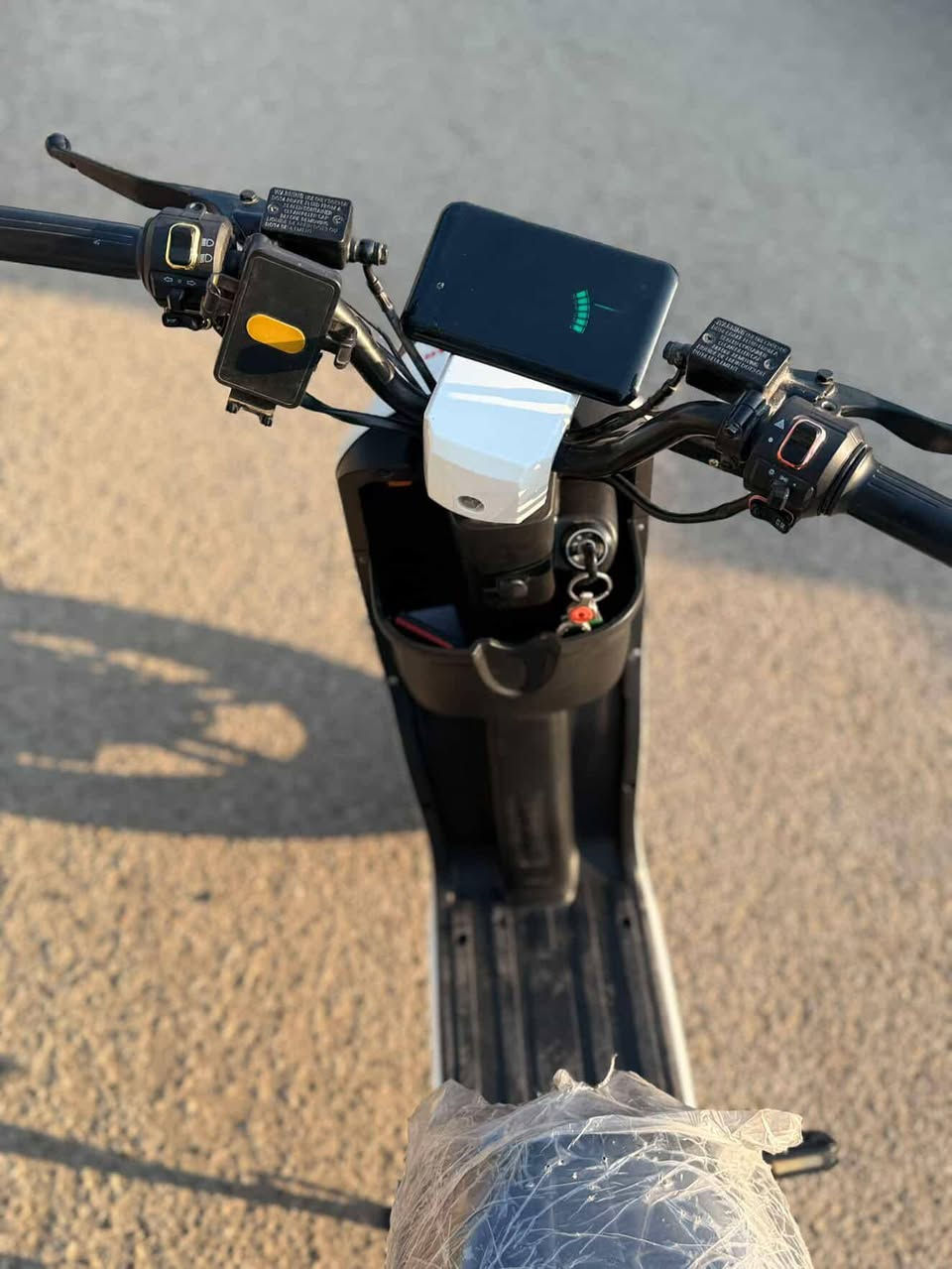 R9 للبيع نضيفة كلش
دراجة استخدام قليل باتريات جدد فول مواصفات سرعتها 109 

سعرها 450 وبيها مجال
*********** متواجد واتساب
