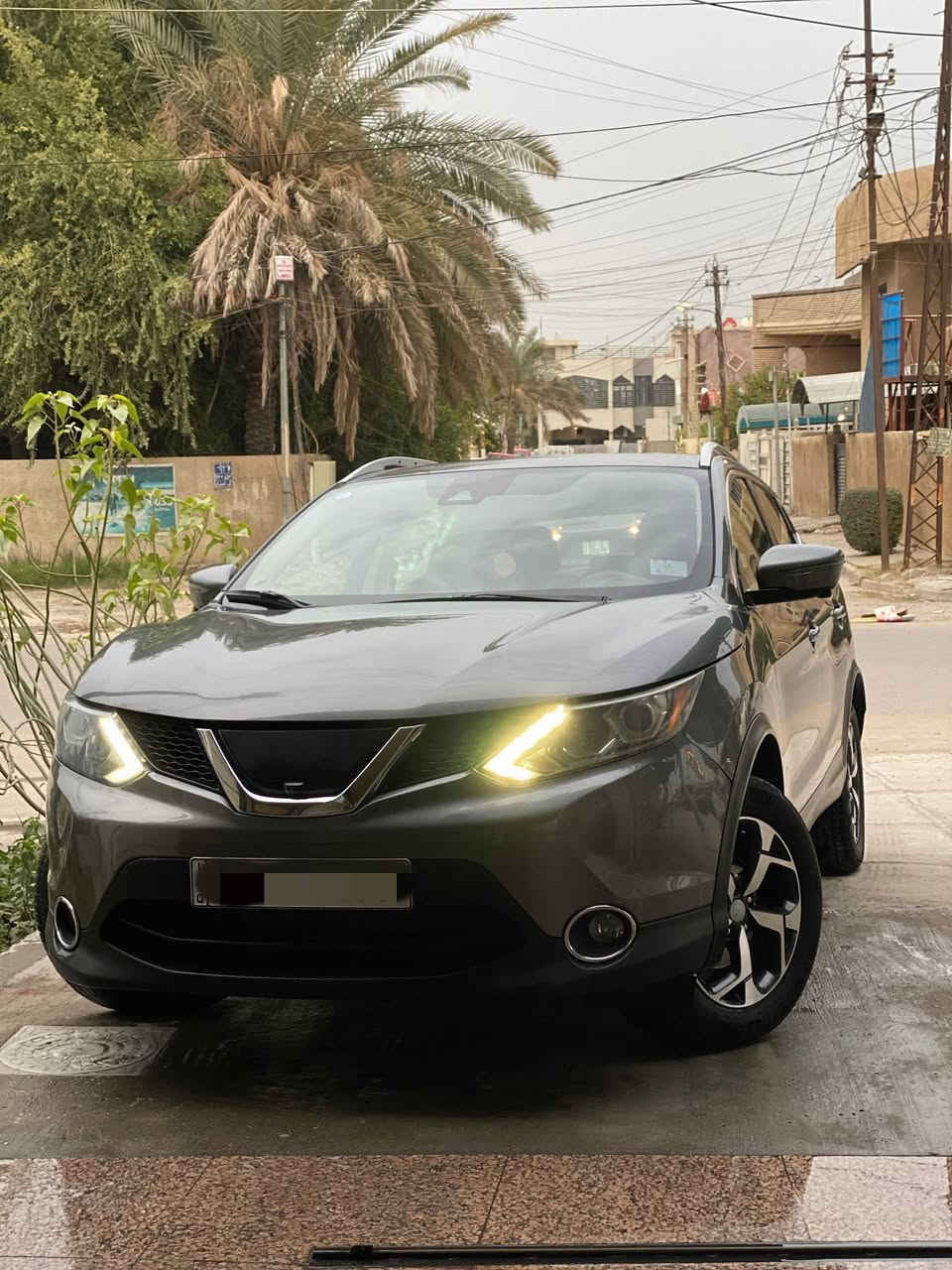 نيسان روج سبورت 2017 وارد امريكي (وجبة الزيرو)  بيها قطعتين صندوق + باب السياق صبغ امريكا بدون معجون وبيها قطعه جاملغ الامامي اليمين اثر طخه بالعراق
مواصفات SL فول للاخير
شاشه جبيرع +اربع كامرات (بلادي)
رادرات 360 + تحديد مسار ورادار تفاعلي 
بصمه تشغيل+ بصمة ابواب + تشغيل عن بعد
فتحة سقف (سلايد)
تدفئة كشنات + تدفئة مقود
فورويل + مود درايف
لد امامي + عدسات زنون + بروجكتر
شاير بالمري
فول تحكم ستيرن
بلوتوث + AUX+ USB
كشنات جلد + مخمل+ كشن السائق كهرباء 
تبريد بيانو + قطعتين امامي خلفي + مناخ منفصل
ويل كب حجم 17
رقم بغداد الجديد بسمي
السياره ماشيه 53 الف ميل  
سعر السياره 145 وبيها مجال
مكان السياره بغداد حي الحامعه
رقم صاحب السياره (((((((((((  ***********  ))))))))) بي واتساب
