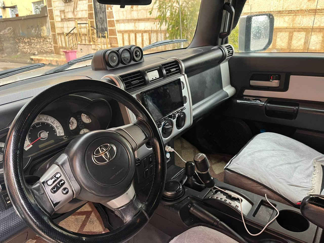 السلام عليكم fj cruiser
2010 خليجي مكفولة من بارد و الصبغ 
تايرات حدادية جدد تبريد تدفئة  
صارف عليه اكثر من 15 للتحديث 
ماشية 290  محرك ما مفتوح و محرك جديد 
للتواصل ***********
            ***********
سعر 205 و مجال للطيبين اكر, نينوى
