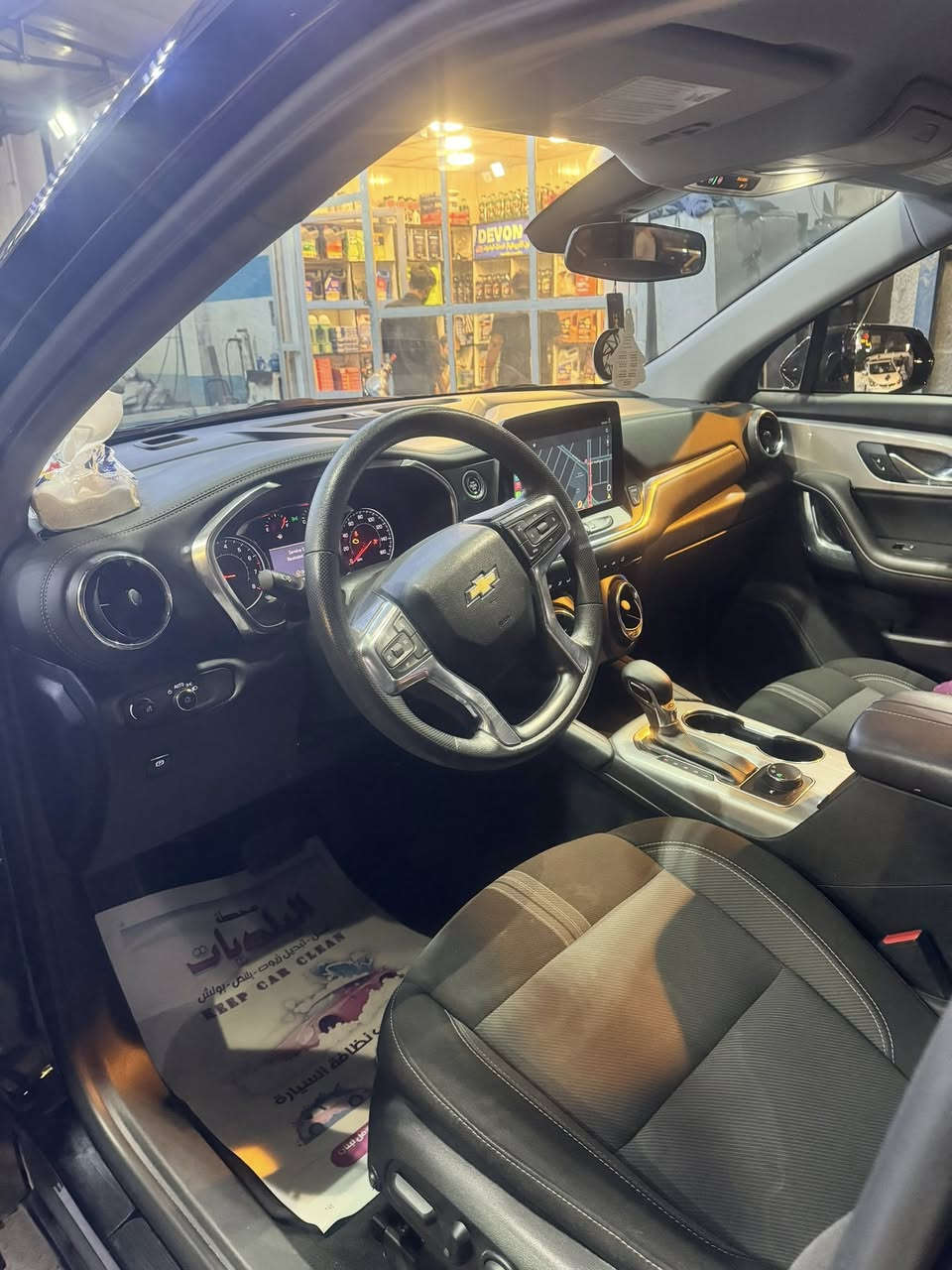 السلام عليكم 
بلايزر 2023
محرك 2000 تيربو
ماشية 50 الف 
بيها هواي مواصفات
حادثها بنيد ودعامية
السعر 175 بيها مجال
***********
