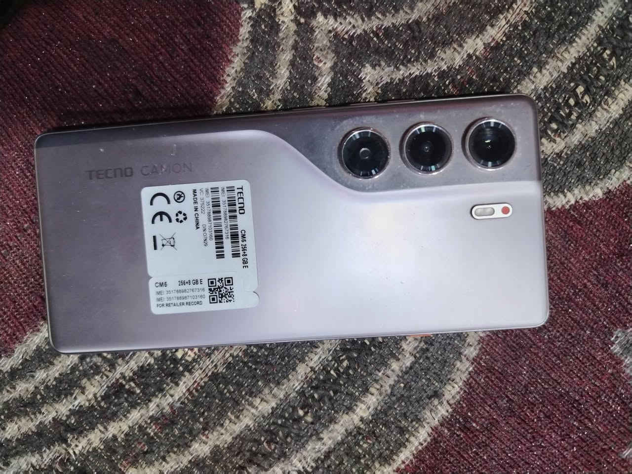 Techno Camon 40  جهاز نضيف غراضة موجودة البيع
ذاكرة: 256

البطارية: 5200 المكان نجف ساحت الميدان سعر الجهاز 260 وبي مجال رقم بي واتساب ***********
