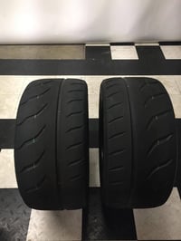 زوج تويو  285/35/20 مستخدم قليل    07723566526   ينشد موستنك كمارو جار...