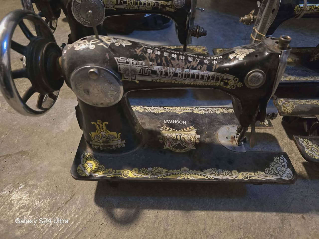 مكينه اربع قطع واحده على 15 شلع 70الف بس فحم بفحم ما يشتغلون   عنوان موصل قريب يم الشلالات قريه بايبوخت. اللي يريده يتصل على هذا الرقم  ***********  ***********. موصل, نينوى
