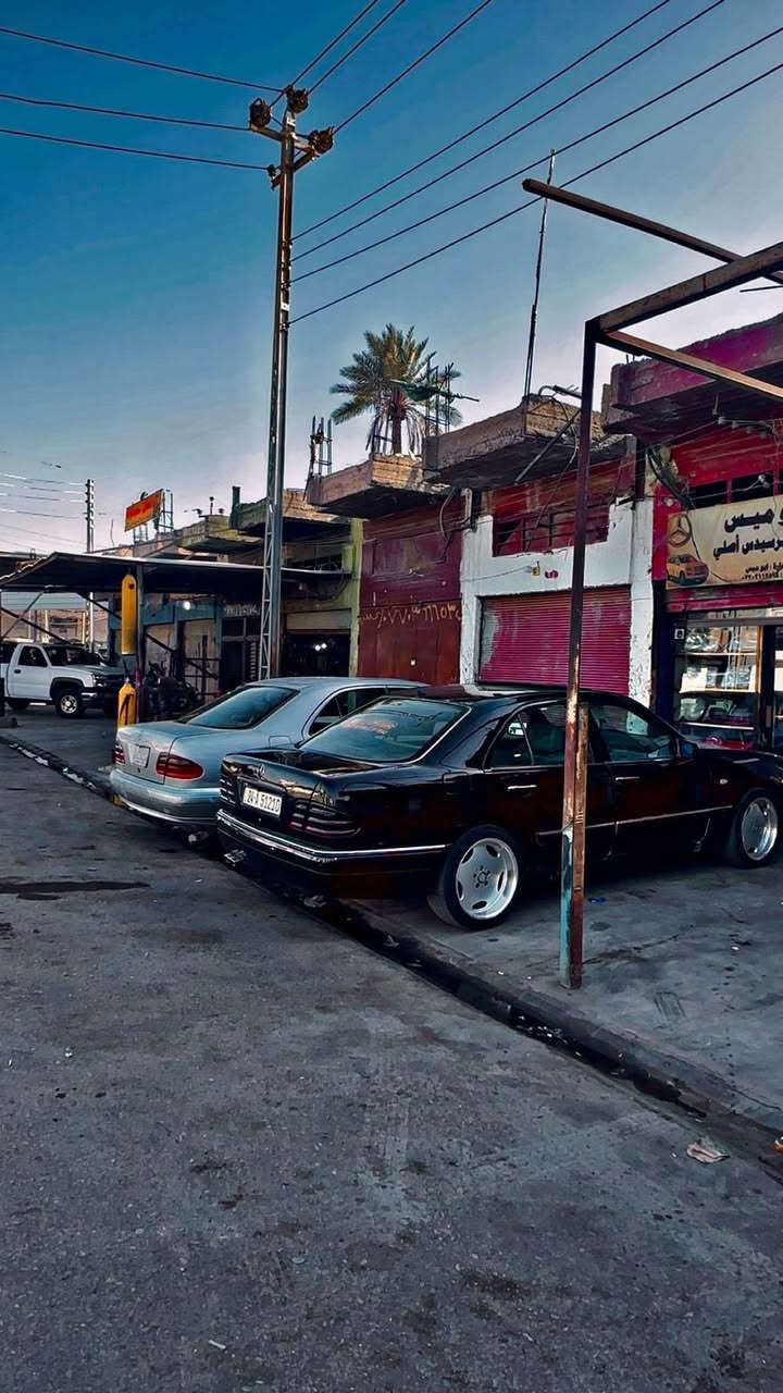 السلام عليكم
بيع مستعجل 

ام عيون 1997 

محرك V المرغوب 

رقم شمالي تحويل مباشر 

سياره حلوه بس يرادلها ترتيبات 

مكان السياره ديالى 

السعر 65 

***********
