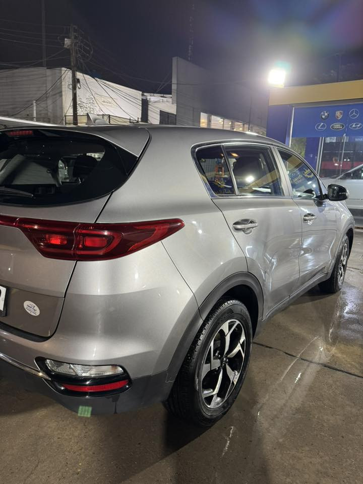 سلام عليكم 
كيا سبورتج 
موديل 21
وارد أمريكي 
محرك 2400 
ماشيه 38 KM
حادث امامي بنيد دعامي جاملغ 
رقم بغداد 
مكان سياره الجادرية 
السعر  178
رقم الهاتف ***********
