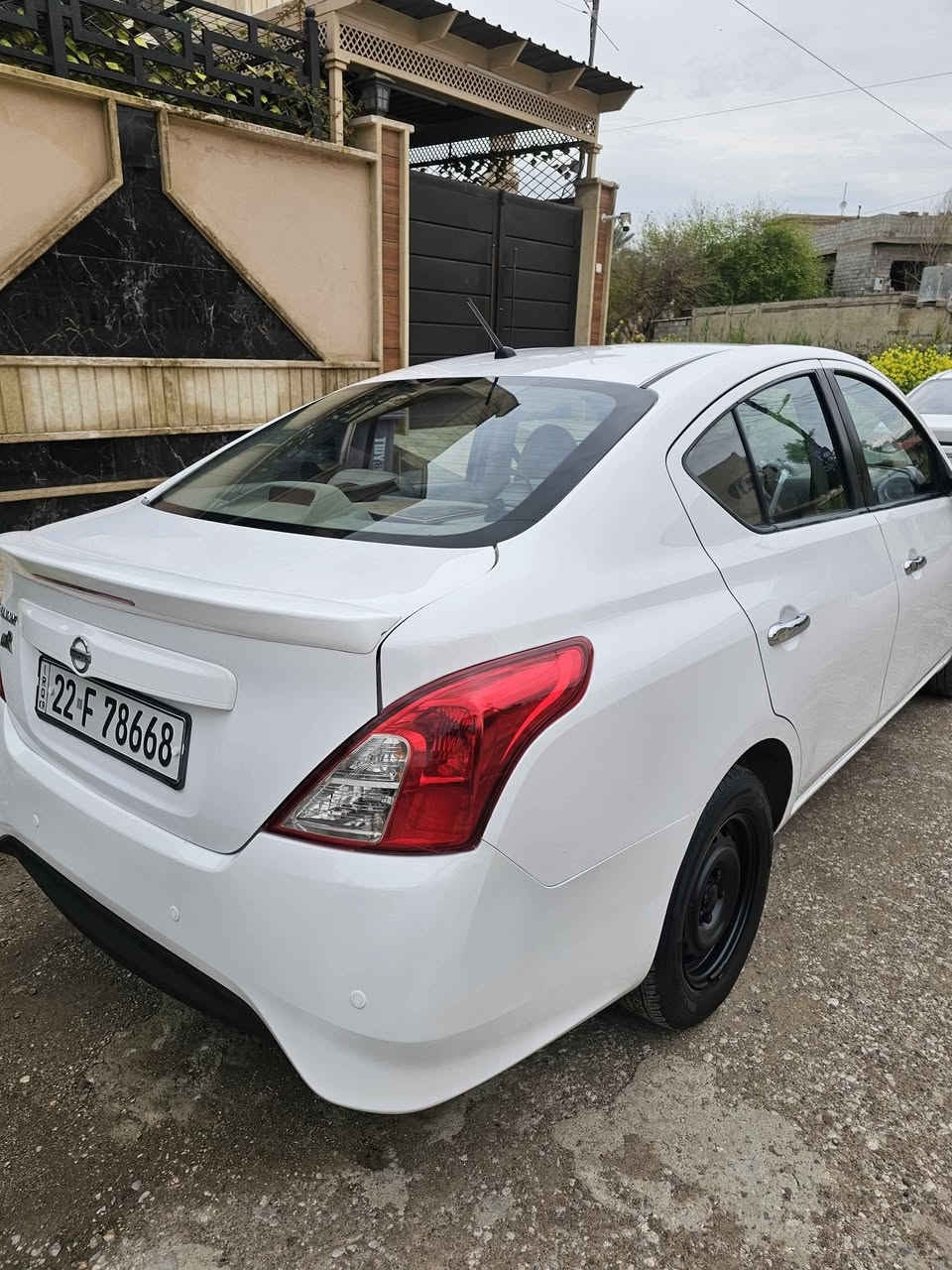 نيسان صني هندي 2020 
سيارة نظيفه مثل ما تشوفون بالصور 
مرتبها لابعد الحدود 
كير ومكينه شرط فوول نظافه 
شاشه كبيره 
تبريد ثلج 
تدفئه 

طالب عليها 115 ورقه وبيها مجال للشراي 

الي يحب يستفسر هذا رقمي والخاص موجود 
*********** 
رقمها اربيل سيارة باسمي هزه بعدلها اشهر 
مكاني موصل موصل, نينوى
